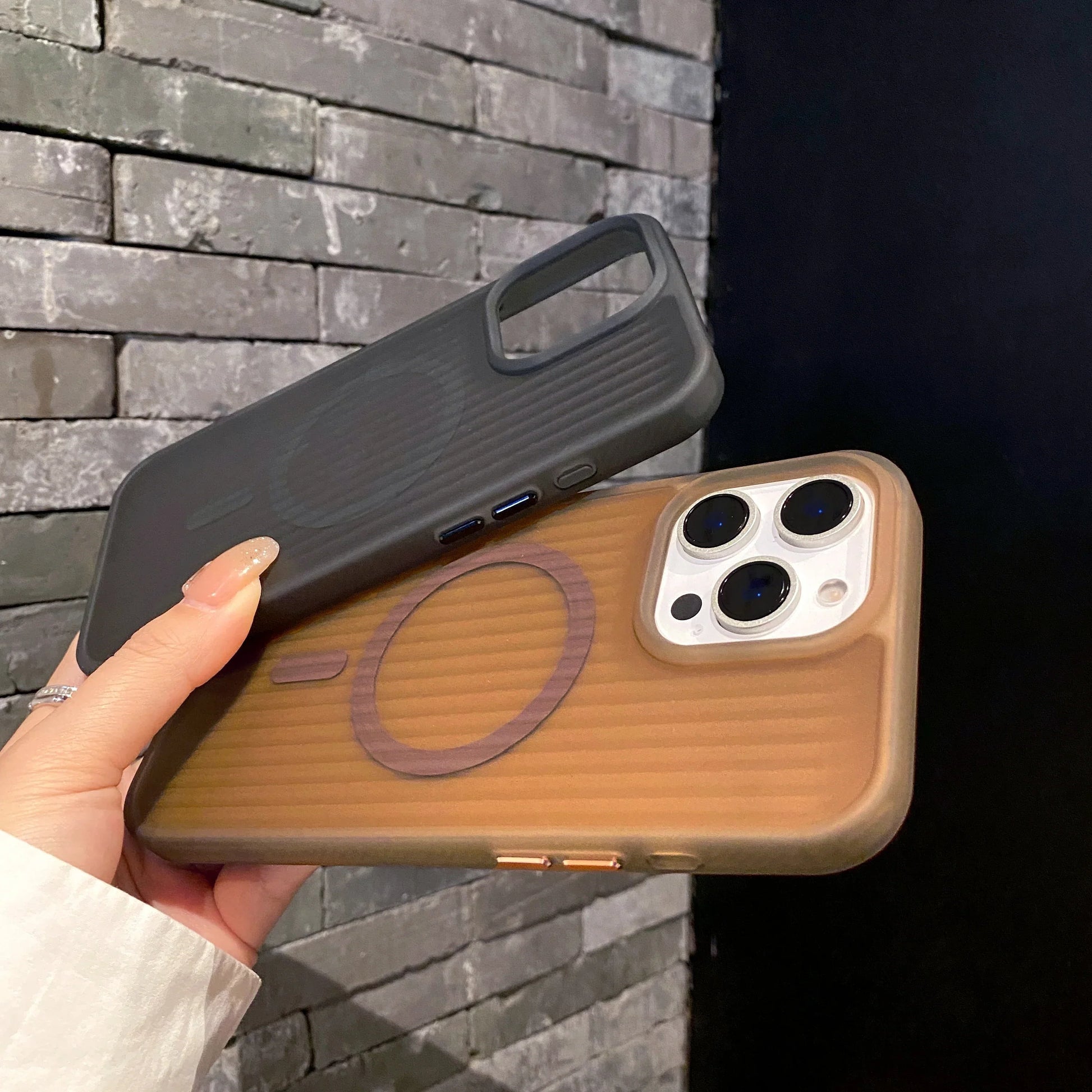 Coque MagSafe Motif Ondulé : Élégance Minimaliste & Grip Premium